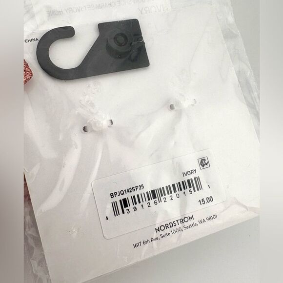 Nordstrom White Pearl Bow Shoe Charms - NWT - I have 3 pairs - Picture 5 of 5